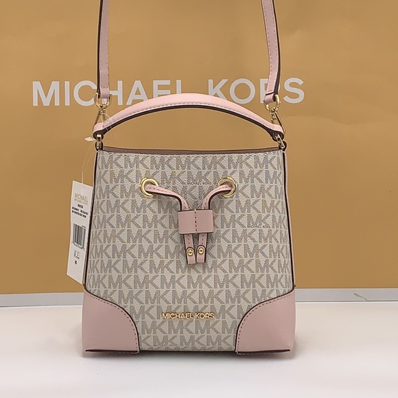 MICHAEL KORS
Mercer Small Logo Bucket crossbody Bag Powder Blush Multi Color - Picture 7 of 15